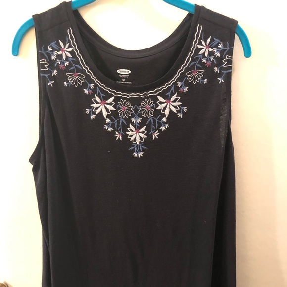 Old Navy Tops - ‼️ 5 for $25‼️ Black Tank with Flowers